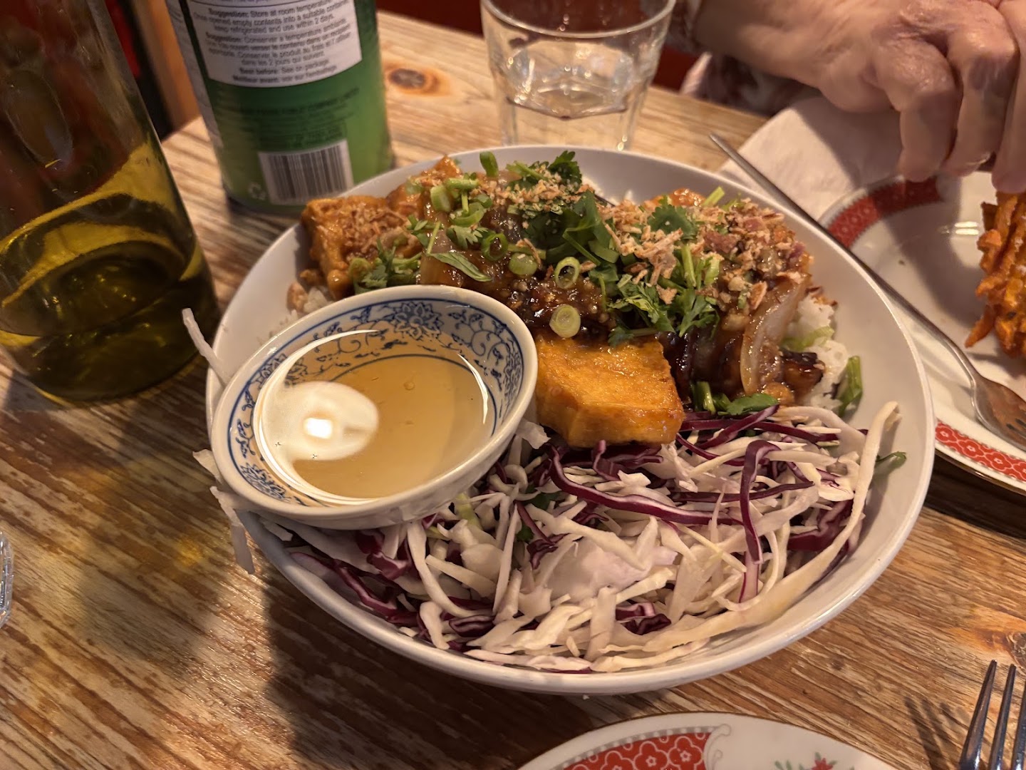 Tô dinette viet: appetizing, high-quality food photo
