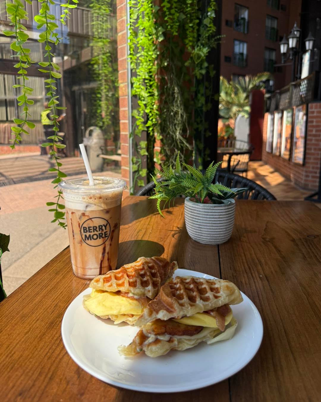 Berrymore: appealing food and venue atmosphere
