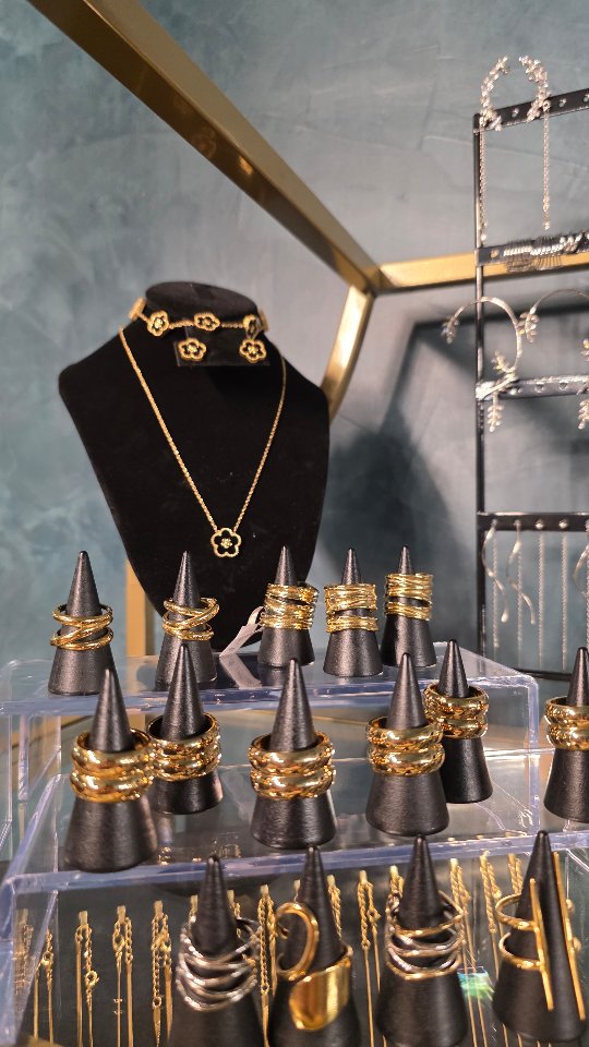 Ehsaan by Sakha: clear display of shop products