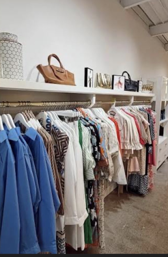Big Kimmy's: clear display of shop products