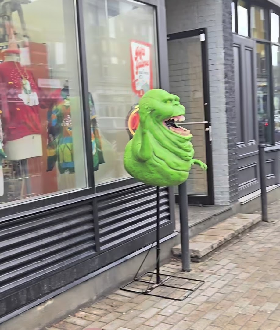 Big Kimmy's: clear photo of shop storefront