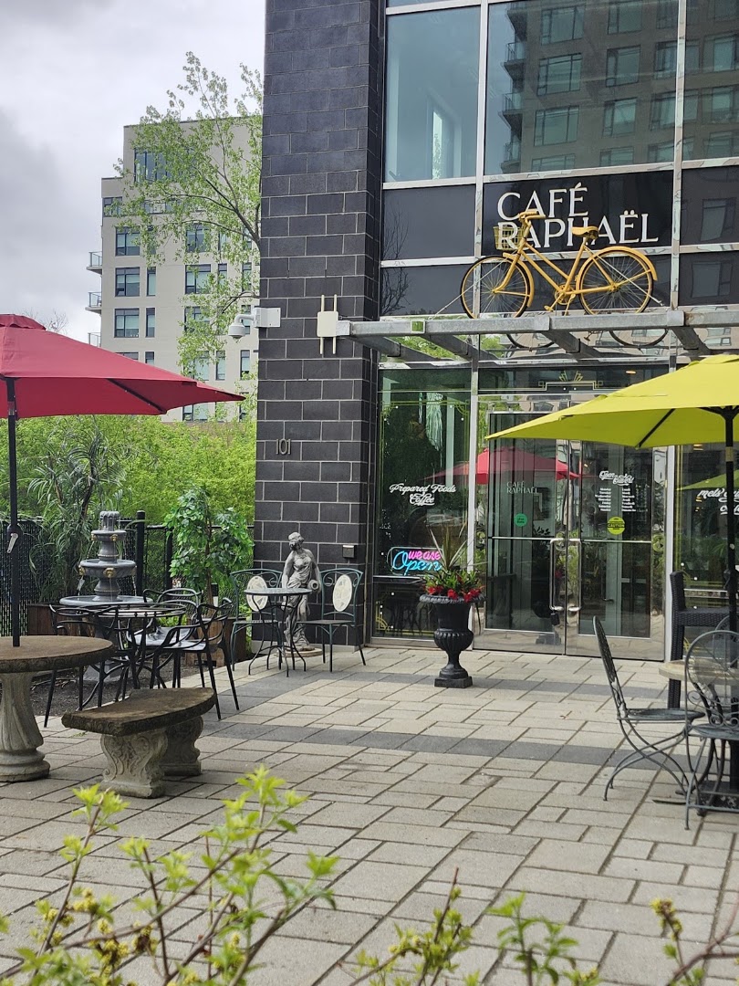 Café Raphaël: clear photo of venue exterior