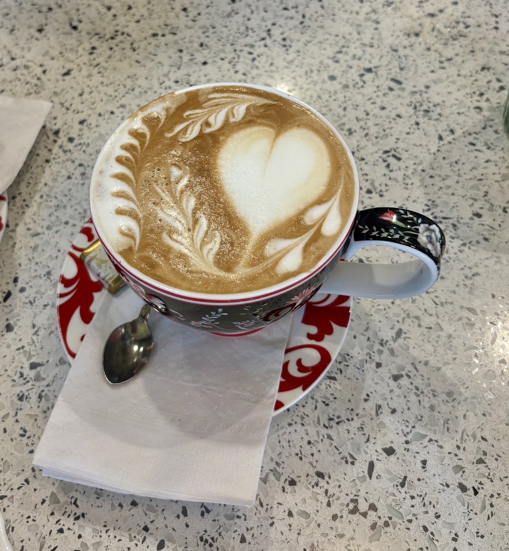 Café Raphaël: appealing photo of latte art