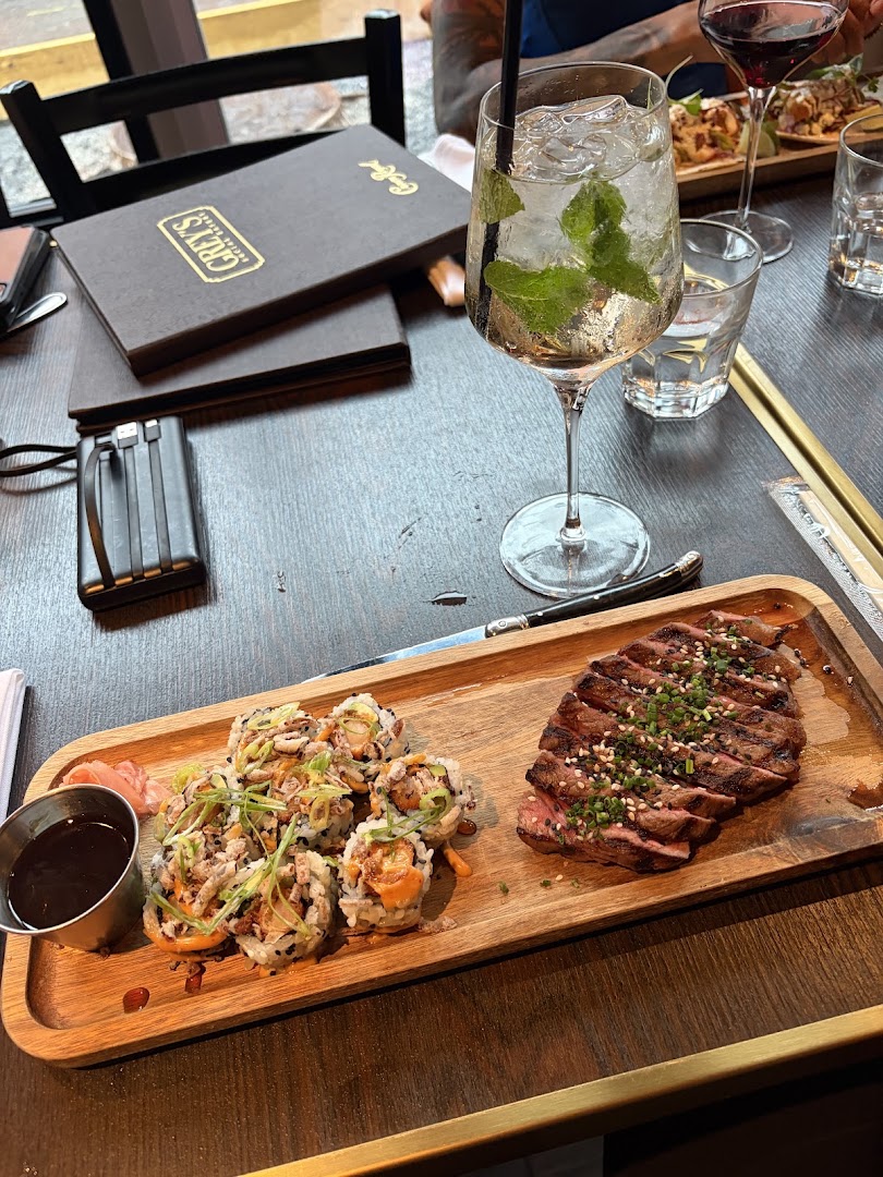 Grey's Social Eatery: appetizing food and drink presentation