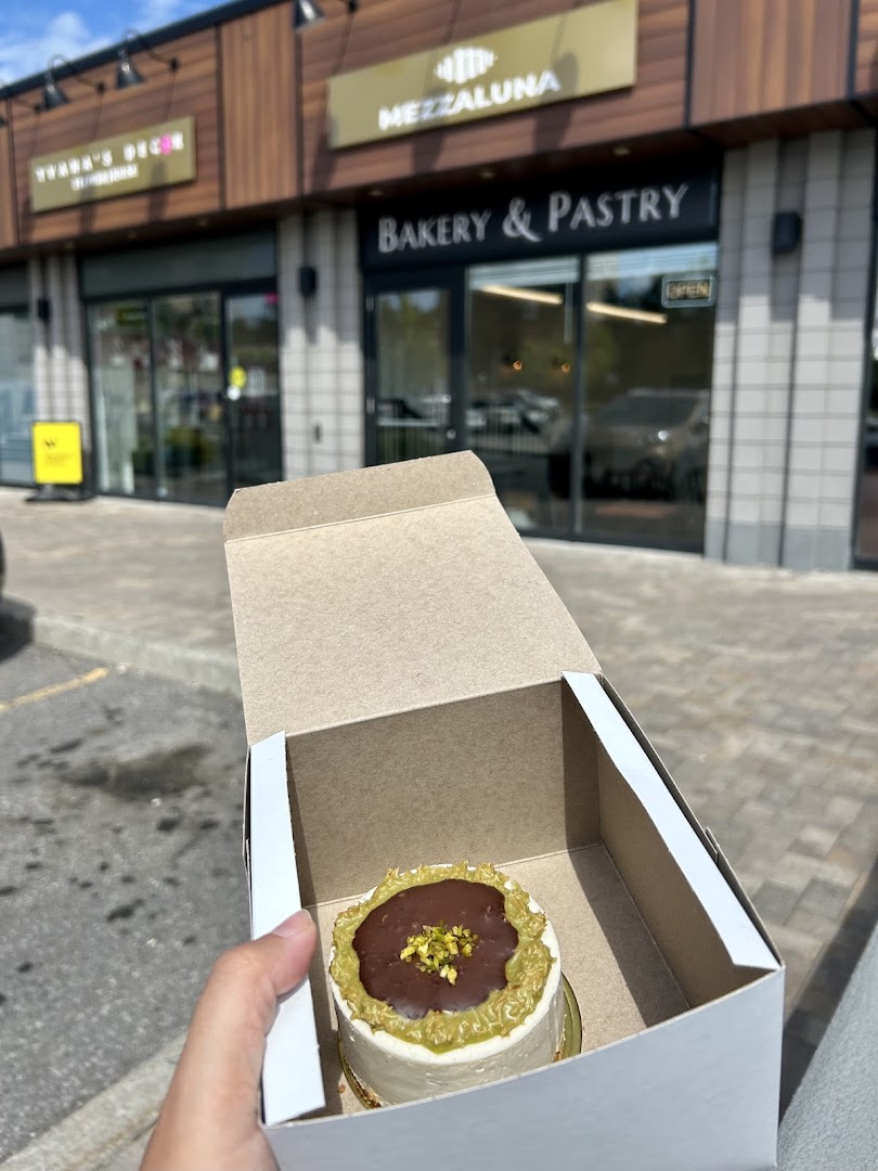 Mezzaluna Bakery & Pastry: clear photo of venue and product