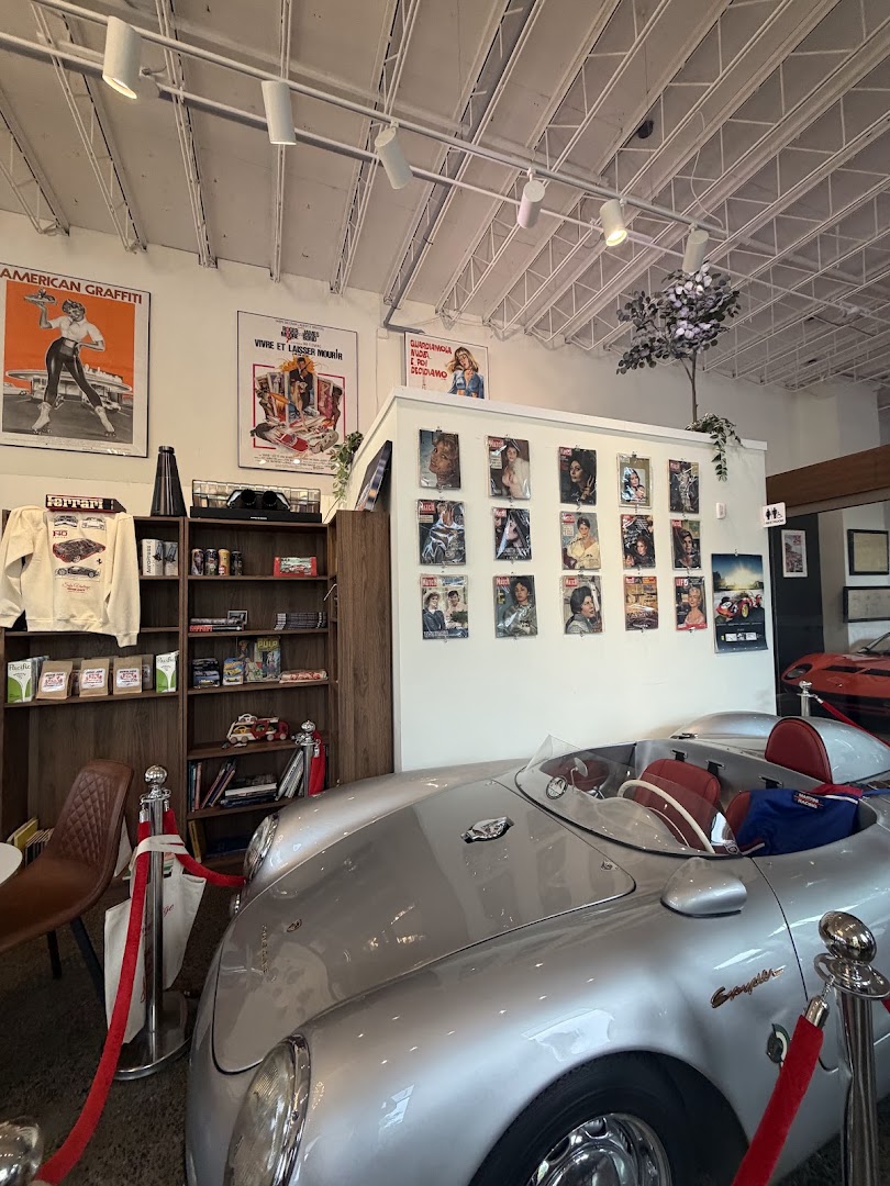 Sofia Vintage Motor Café: venue atmosphere and decor