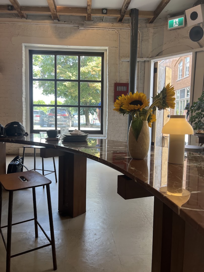 café Apotek: inviting atmosphere and professional composition