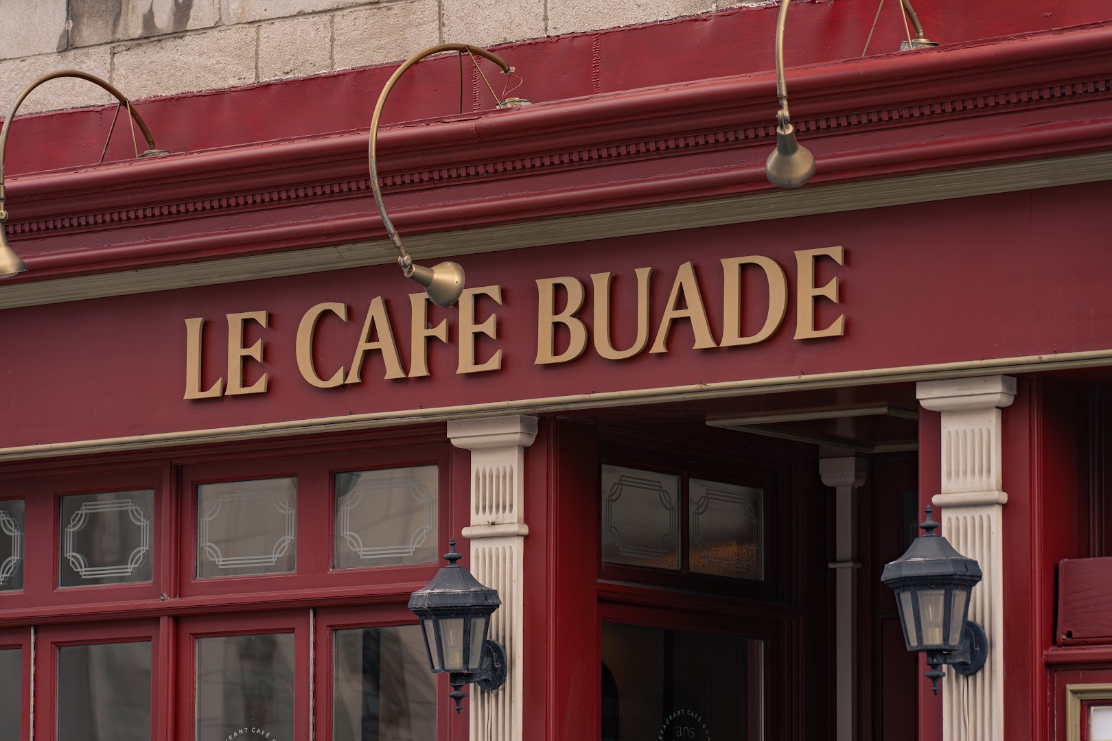 Café Buade: clear, professional shot of storefront