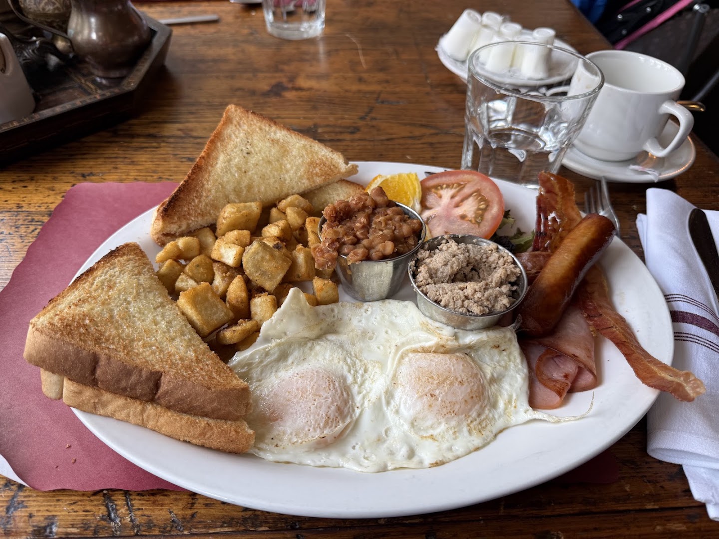 Café Buade: appetizing breakfast dish photo
