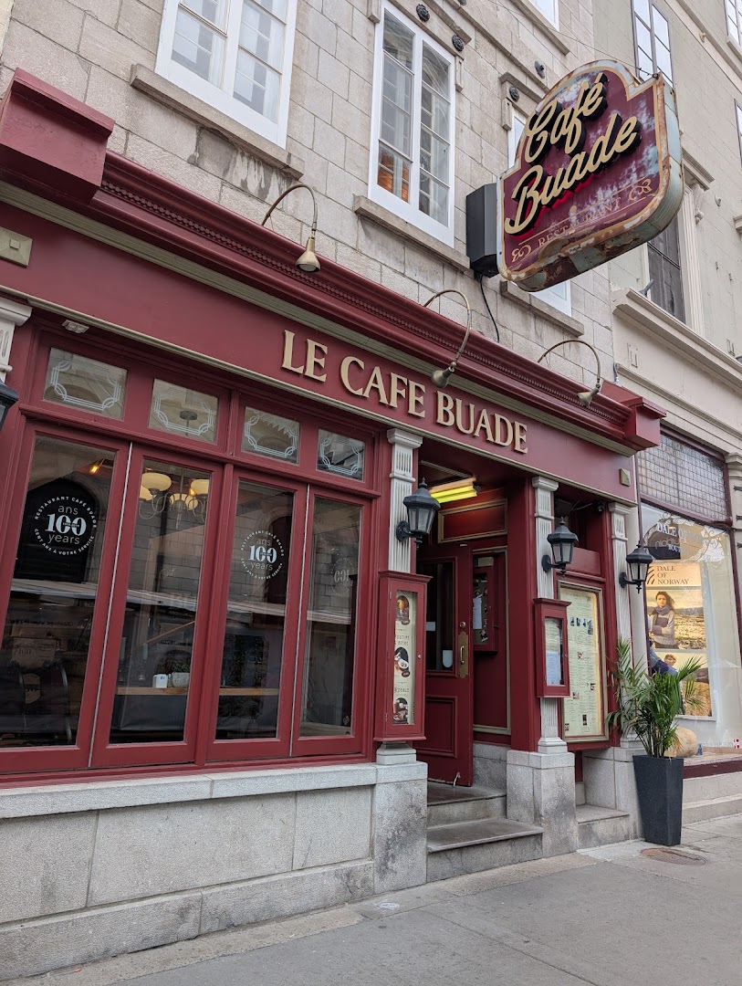 Café Buade: clear, professional exterior shot