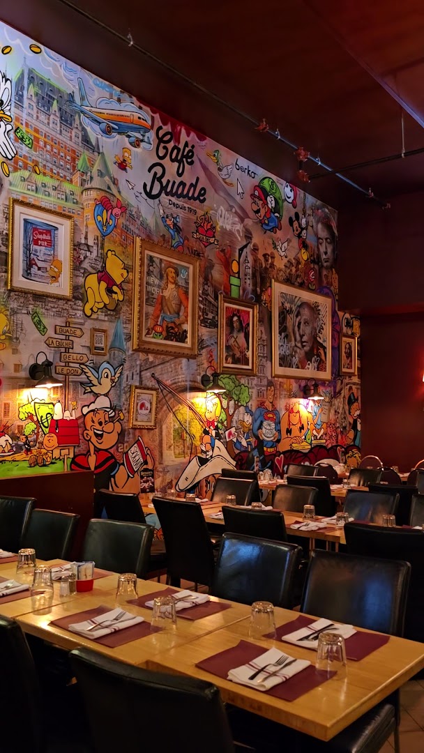 Café Buade: vibrant interior showcases venue atmosphere