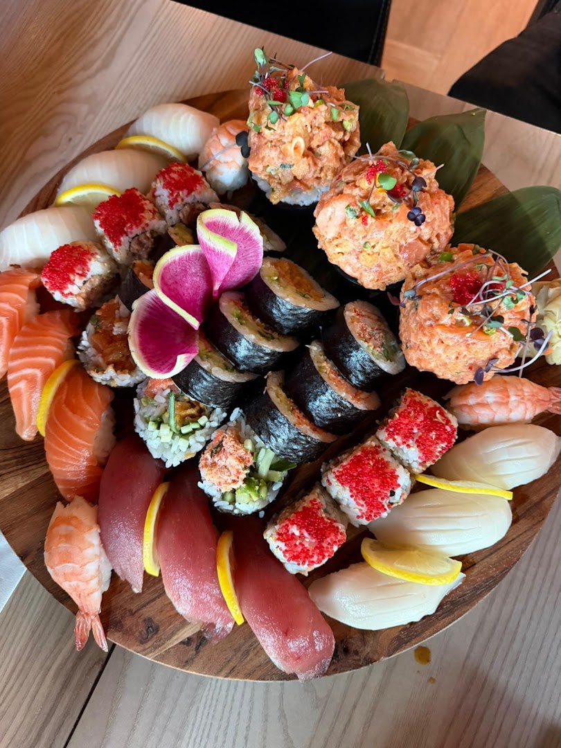 Kimono Sushi Bar - Charlesbourg: appetizing, high-quality sushi platter photo