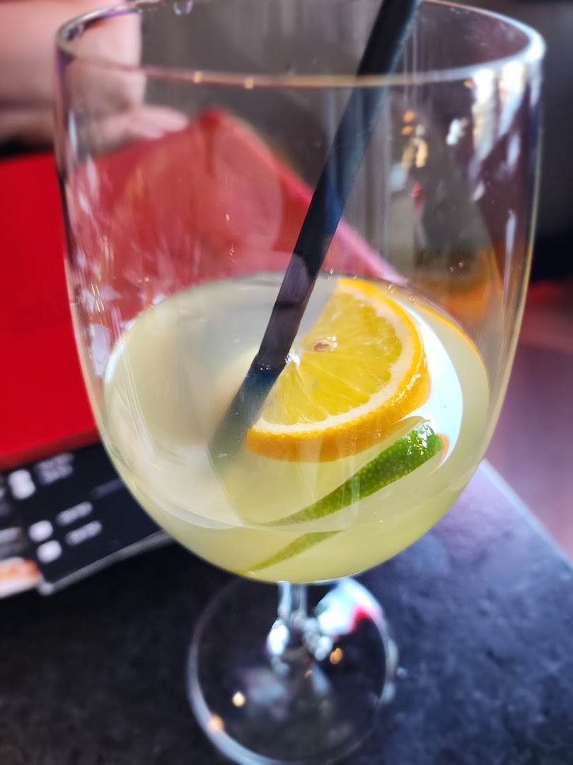 Kimono Sushi Bar - Charlesbourg: appetizing photo of a cocktail