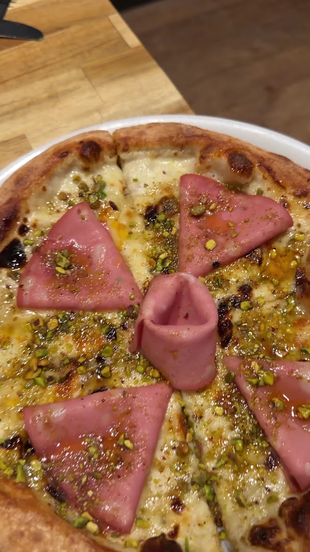 Savini: appetizing photo of restaurant food