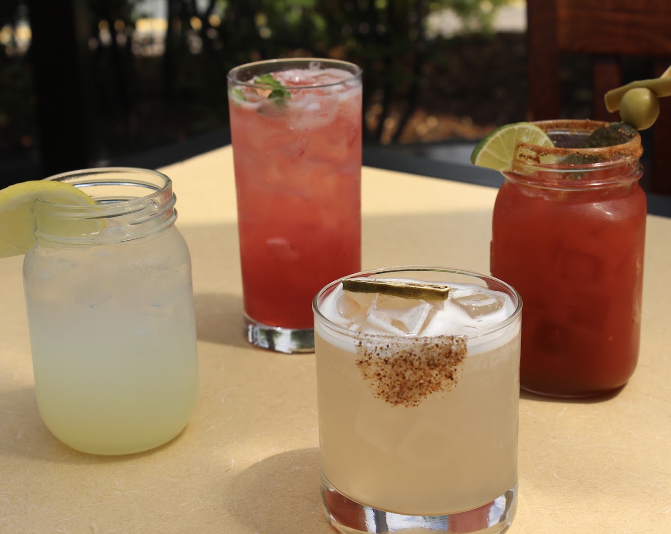 Smoke & Oak: appetizing photo of restaurant drinks