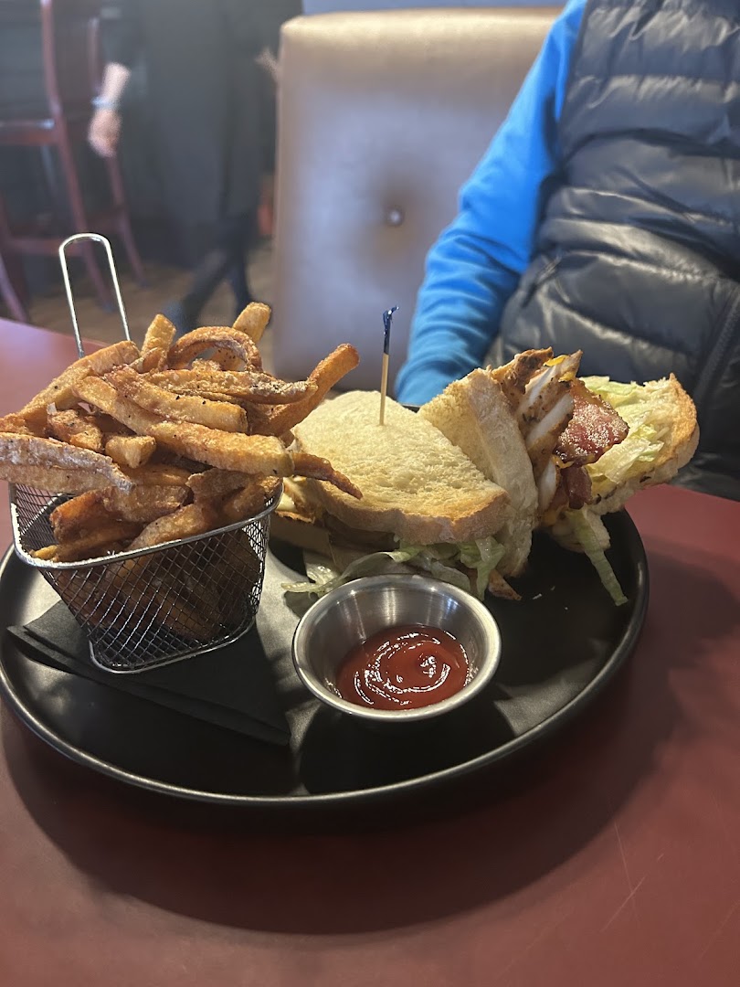 Smoke & Oak: appetizing food photo
