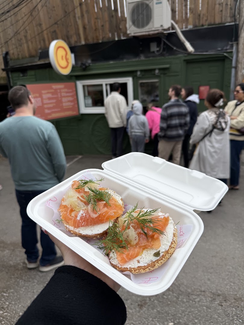 Arthur's Snackette: appetizing food with venue context
