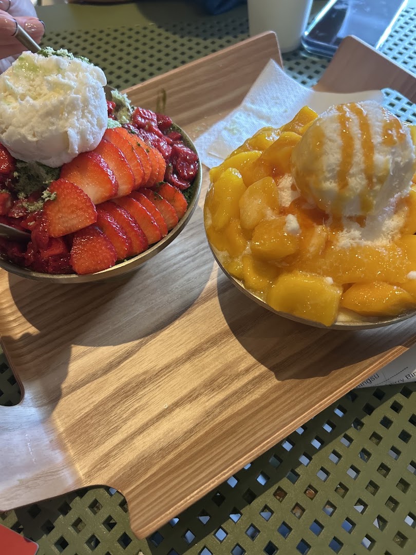 Cafe Forêt: appetizing photo of served desserts