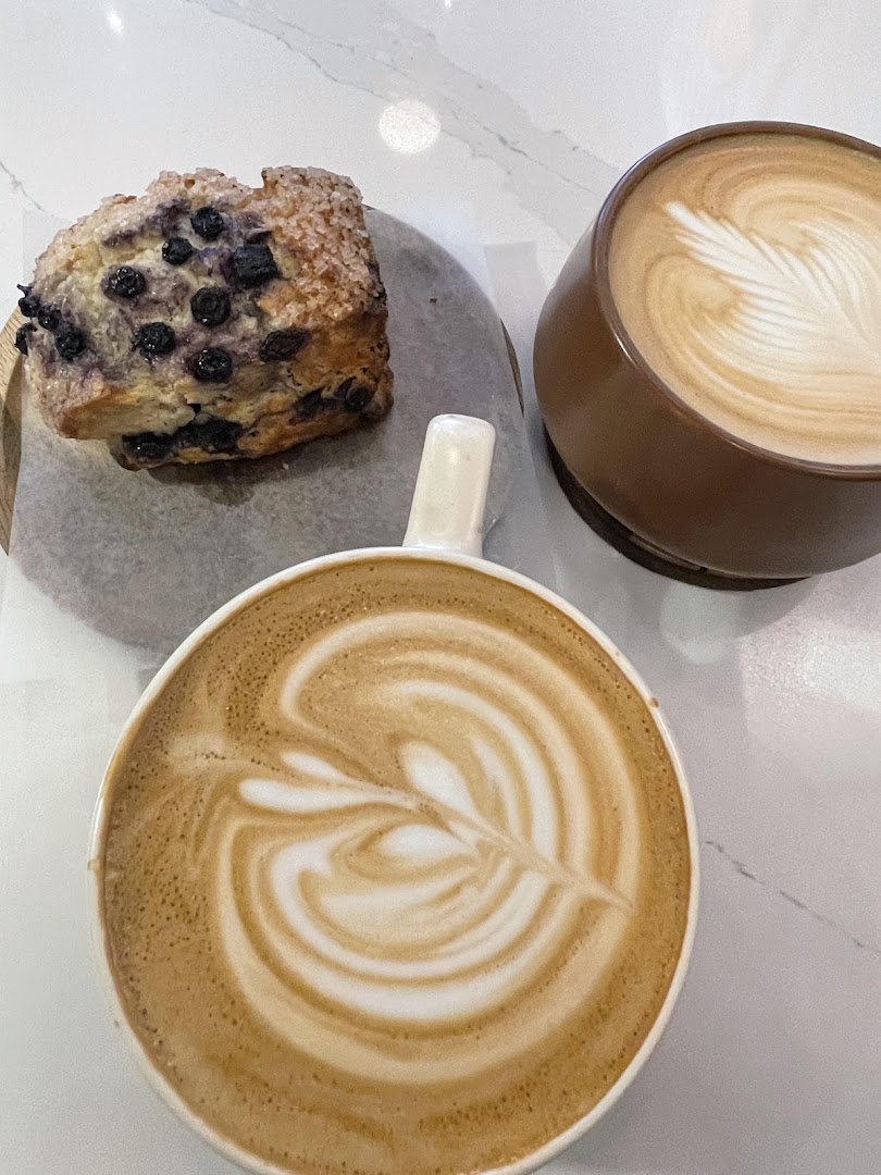 Fusettes: appetizing photo of coffee and pastry