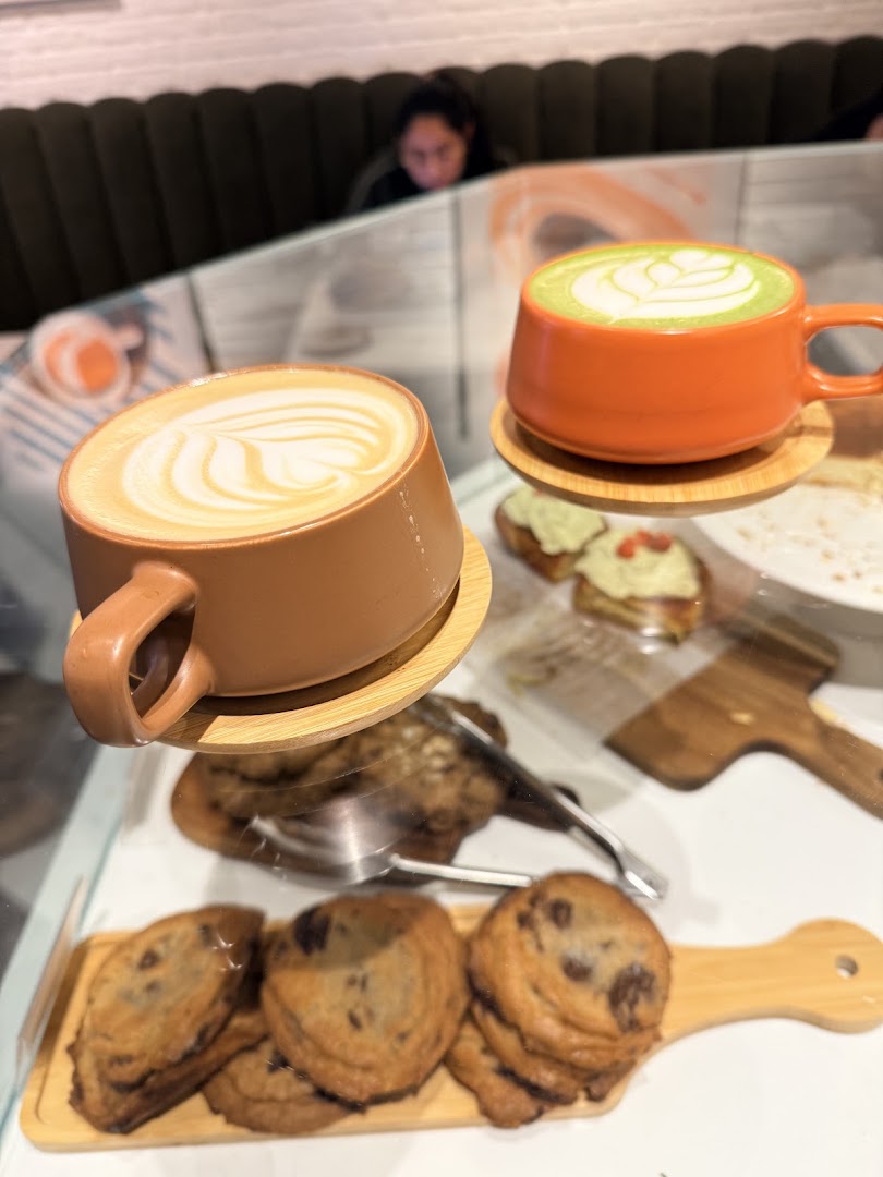 Fusettes: appetizing photo of drinks and food