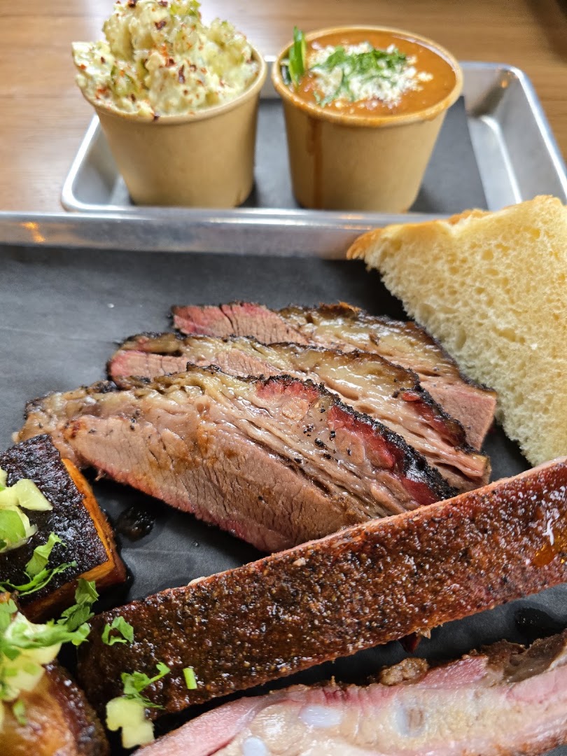 Golden Horseshoe Barbecue: appetizing, high-quality food photography
