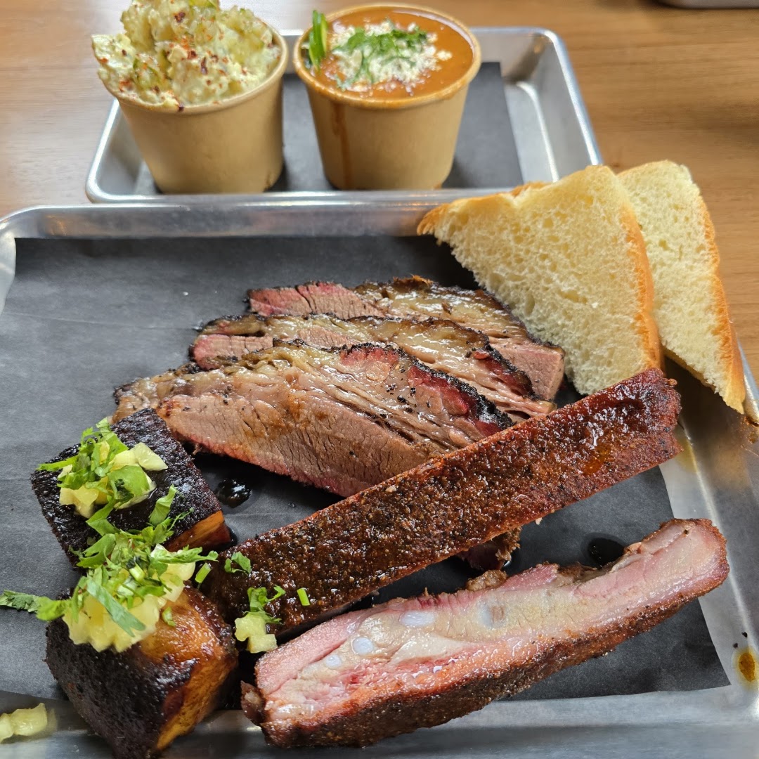 Golden Horseshoe Barbecue: appetizing, high-quality food photography