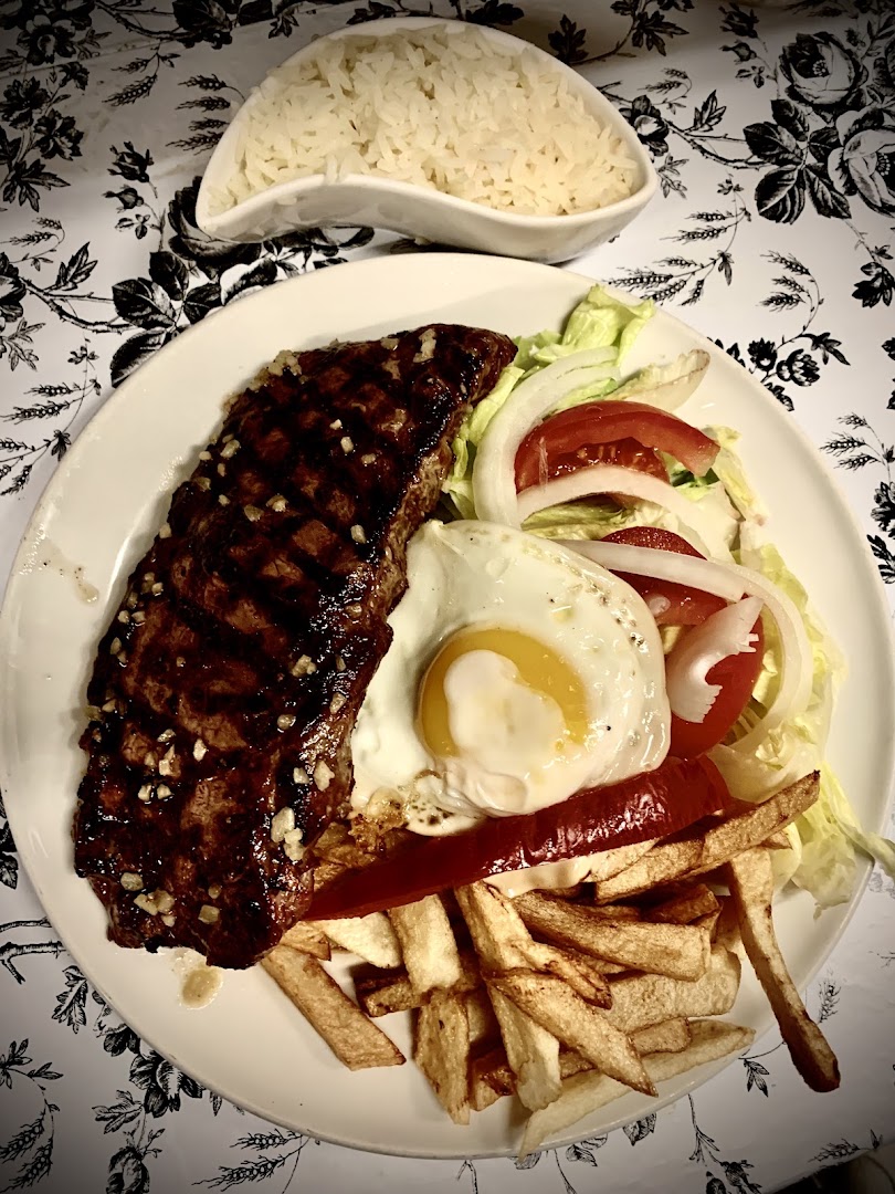 Maria's Sports Bar: appetizing photo of restaurant meal