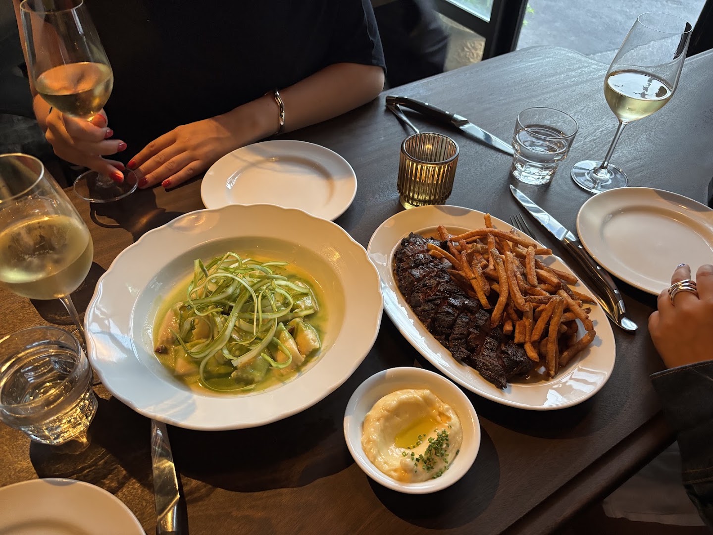 Martine's Wine Bar: appetizing food and wine presentation