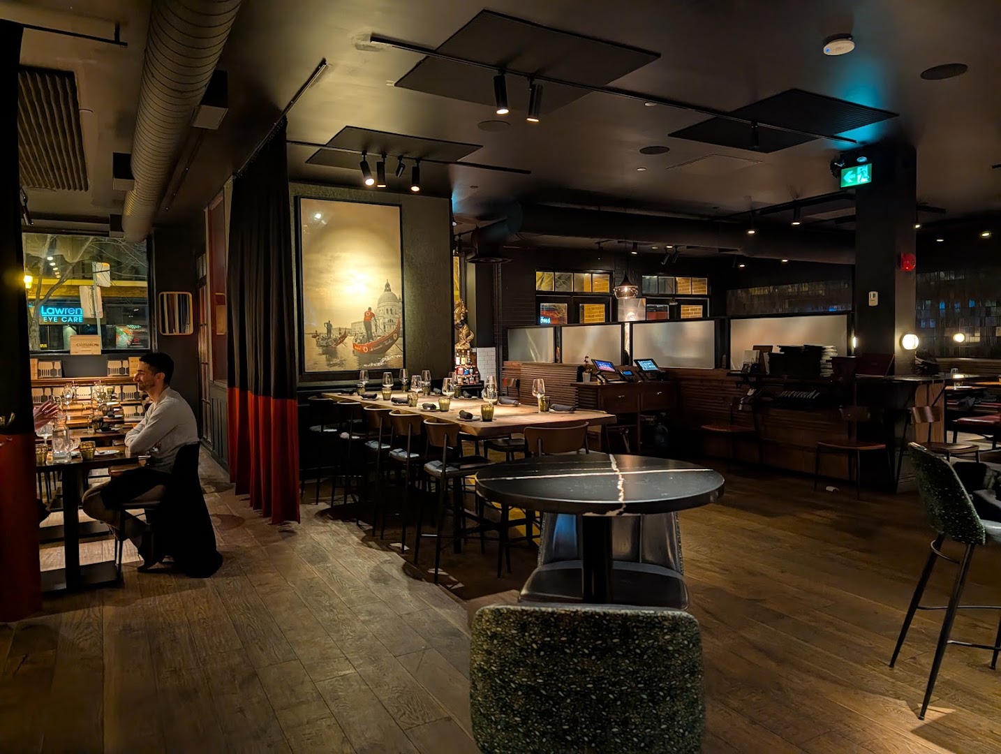 Notte Ristorante: high quality interior atmosphere shot
