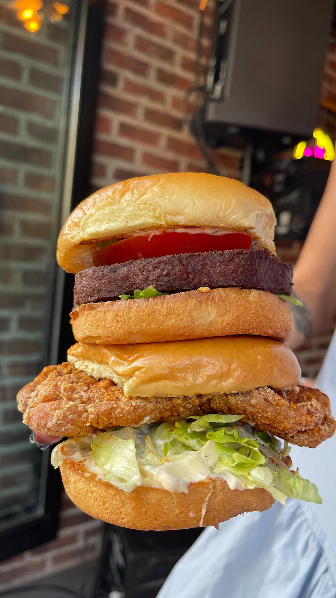 Ops Burger & Bar: appetizing, high-quality food photo