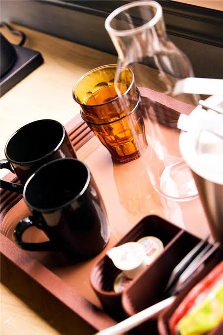 Union Hotel: inviting hotel room beverage setup