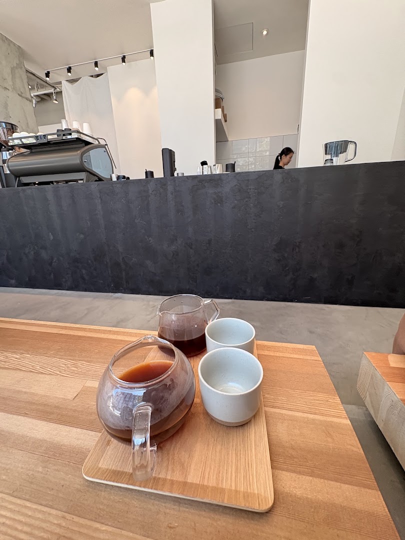 Hiyori Coffee: clean aesthetic and quality presentation
