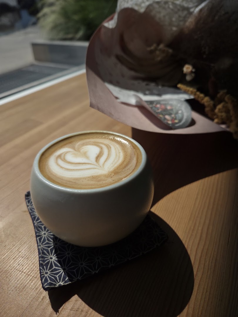Hiyori Coffee: high quality latte art photo