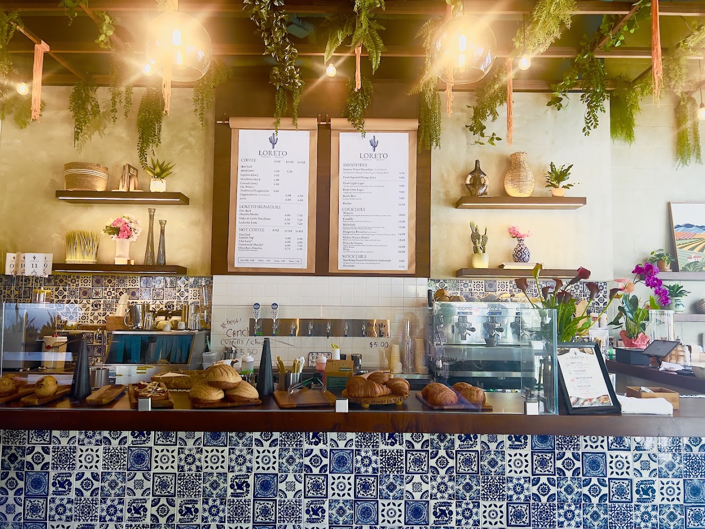 Loreto Brunch and Dinner: attractive, professional interior shot