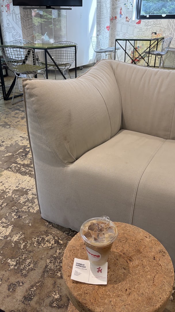 Moving Coffee Bar: clear shot of coffee atmosphere