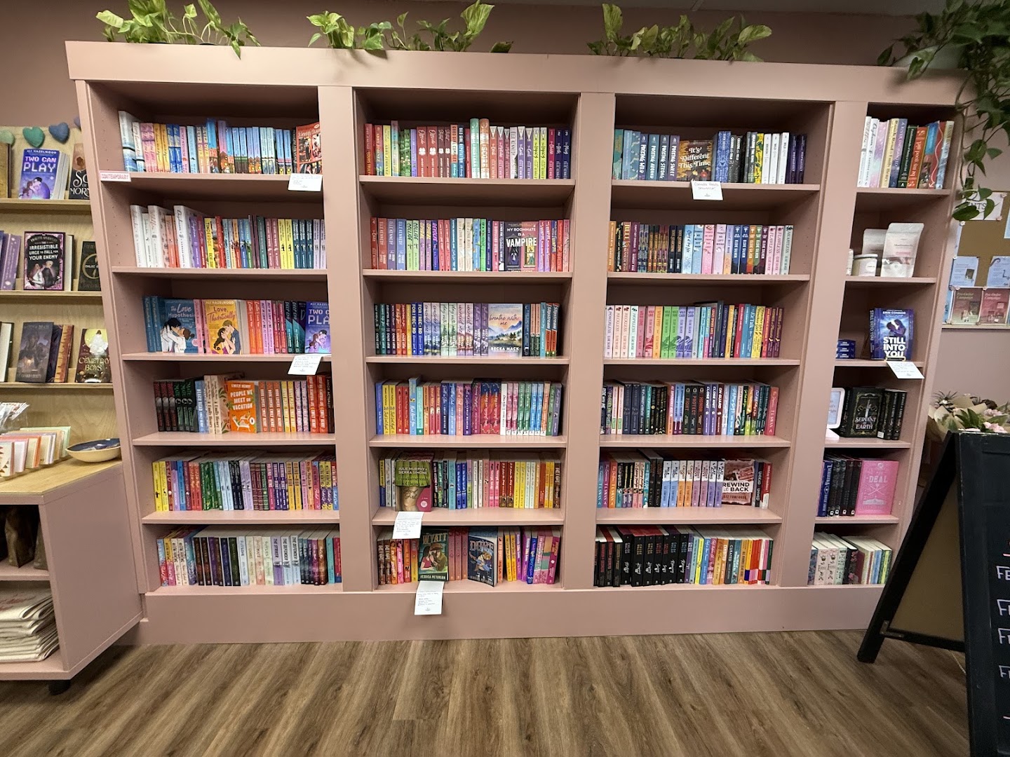 Perfect Match Bookshop: clear, inviting bookstore display