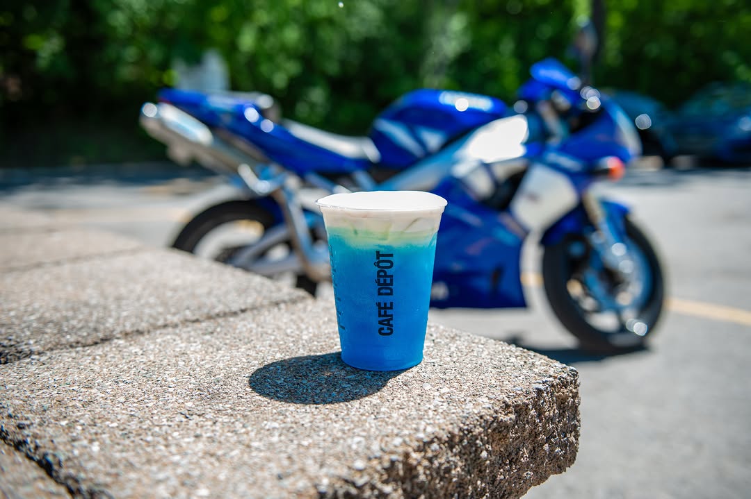 Café Dépôt: professional product shot with branding