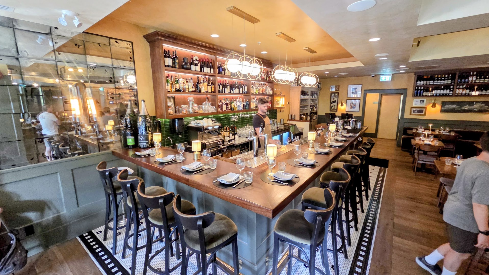 Lorette Brasserie: high quality interior restaurant shot