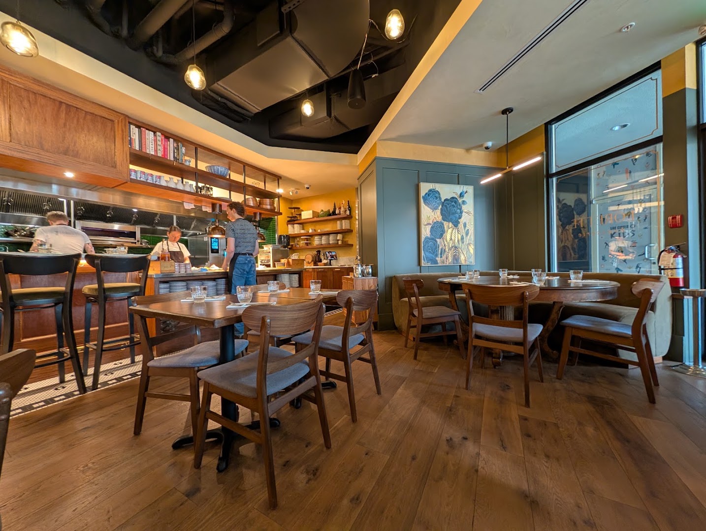 Lorette Brasserie: high quality interior restaurant shot