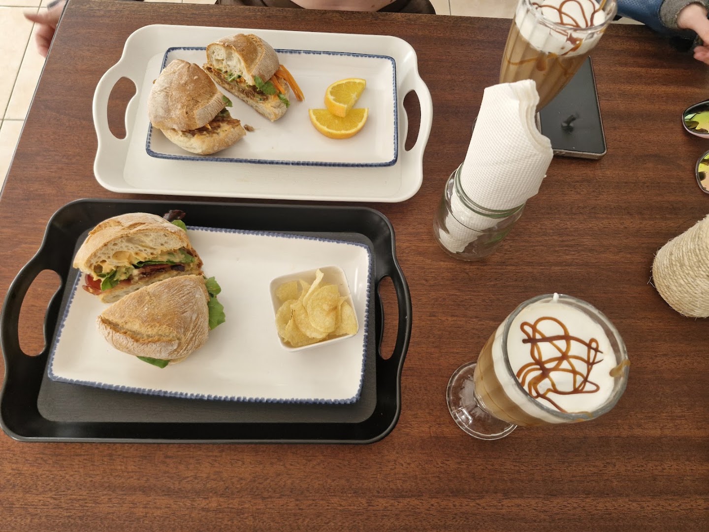 Kafê Djan Djan: appetizing food and drink presentation