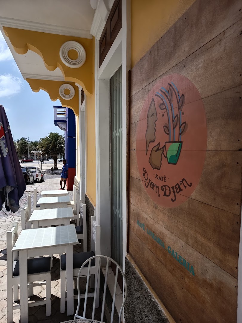 Kafê Djan Djan: inviting outdoor seating area