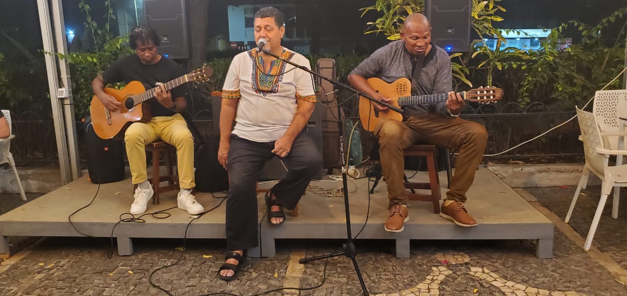 Café Sofia: live music atmosphere