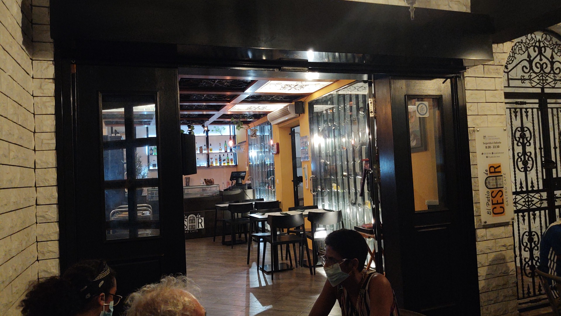 Lágrima Negra: clear view of venue interior