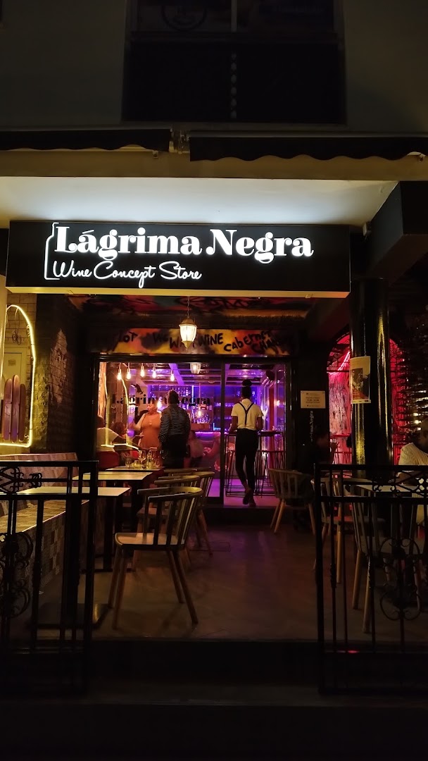 Lágrima Negra: inviting exterior view of venue
