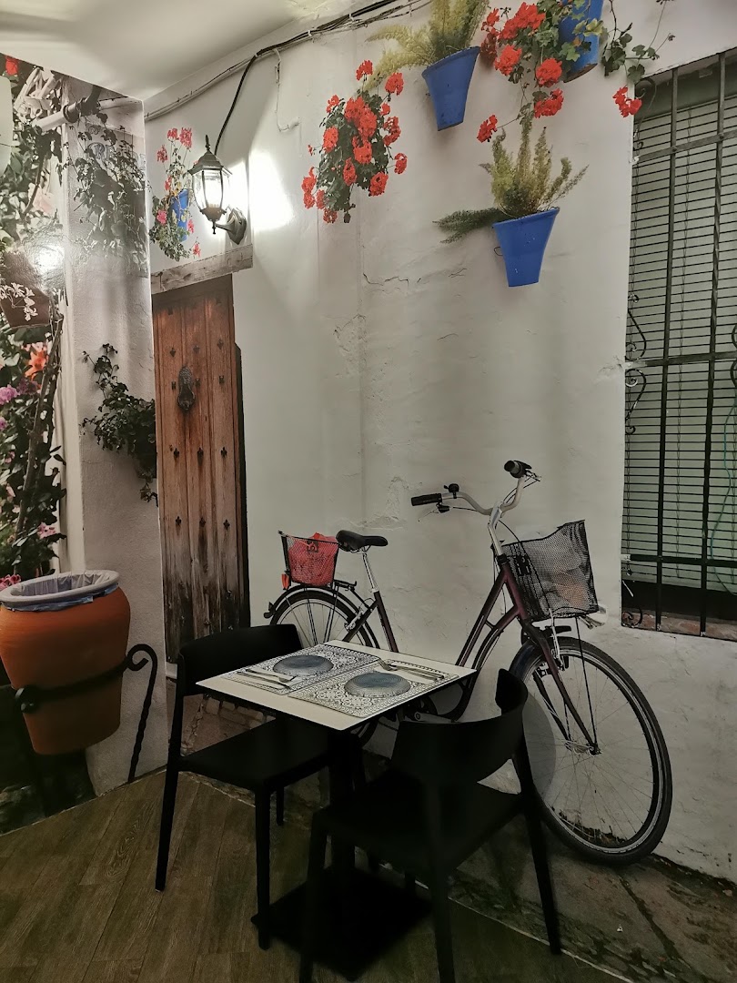 Lágrima Negra: inviting and atmospheric terrace setting