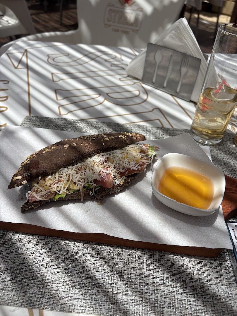 Linha d'Água: appetizing food photo with atmosphere