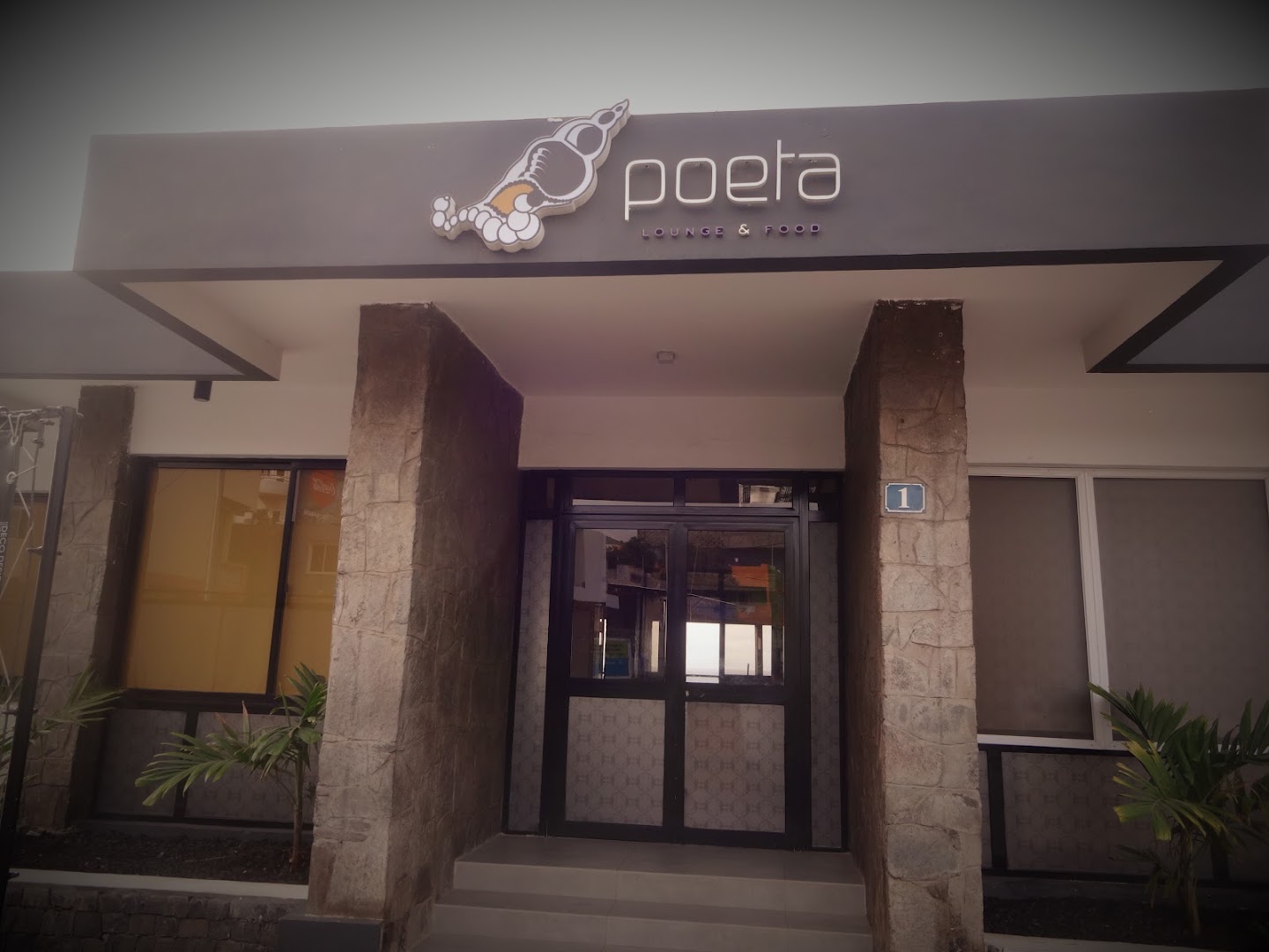 O Poeta Lounge & Food: clear exterior shot of venue