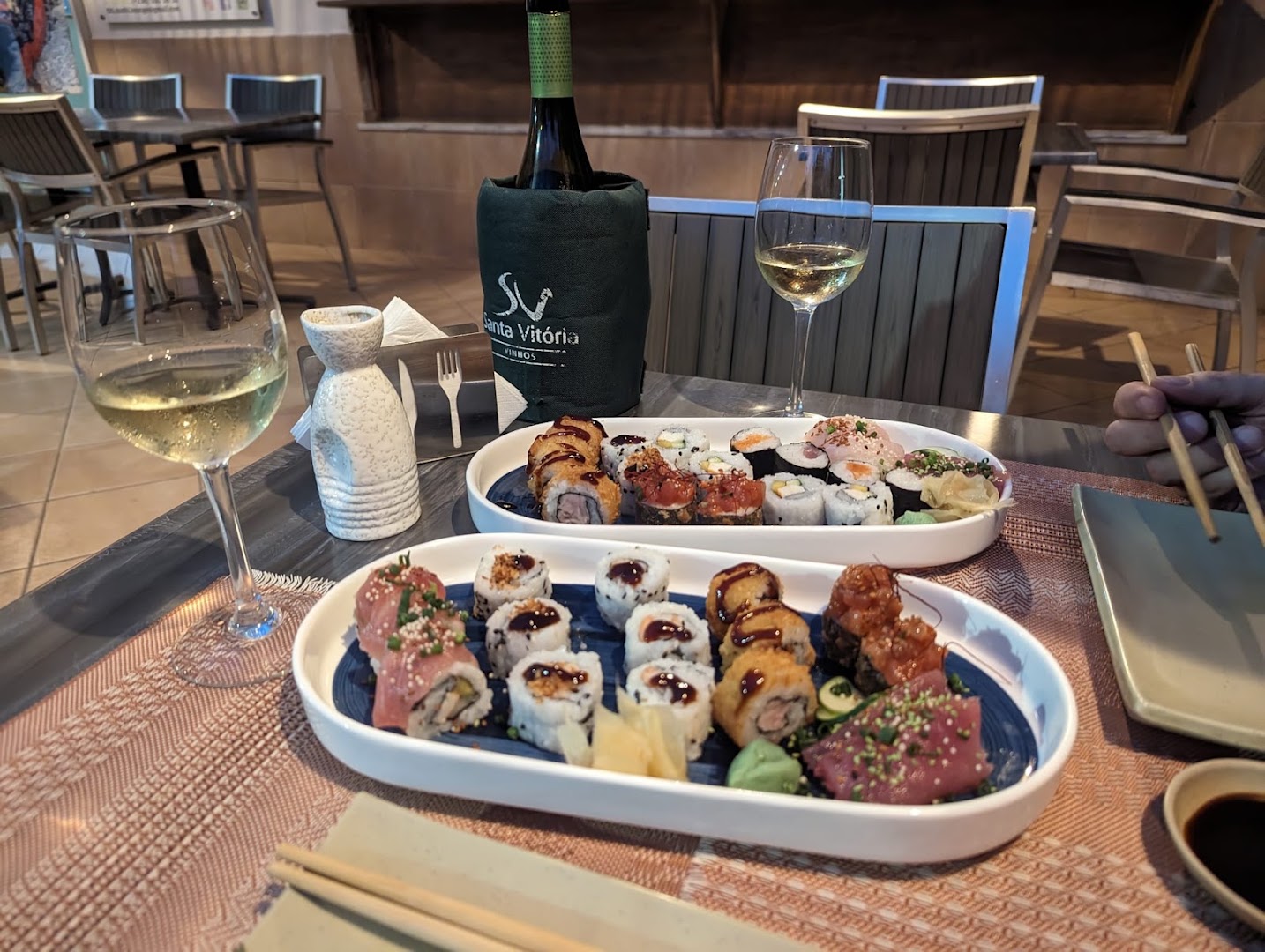 Titi Sushi Lounge: appetizing food and drink presentation