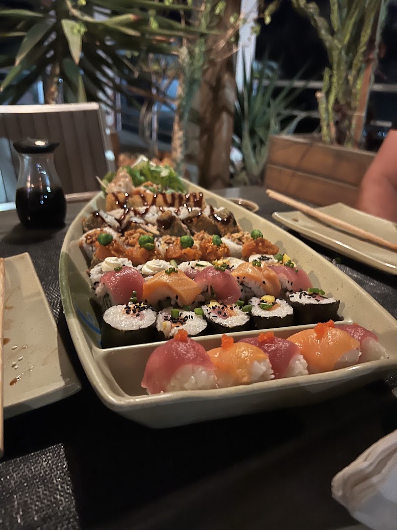 Titi Sushi Lounge: appetizing photo of sushi platter