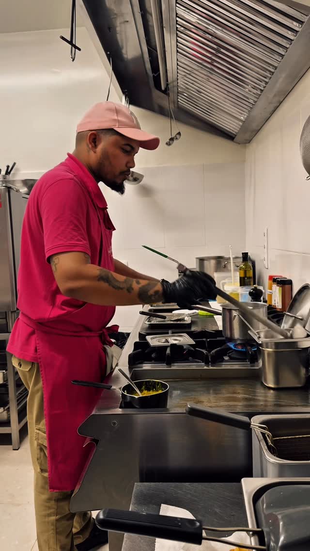 Kommil Foo: professional photo of chef cooking